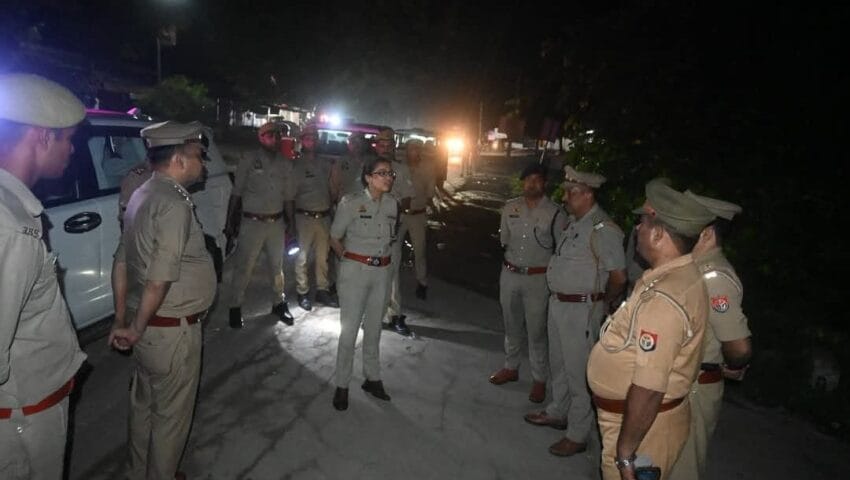 SP ने कांवड़ियों के यात्रा मार्ग, शिवालयों और संवेदनशील क्षेत्रों का निरीक्षण कर सुरक्षा व्यवस्था परखी