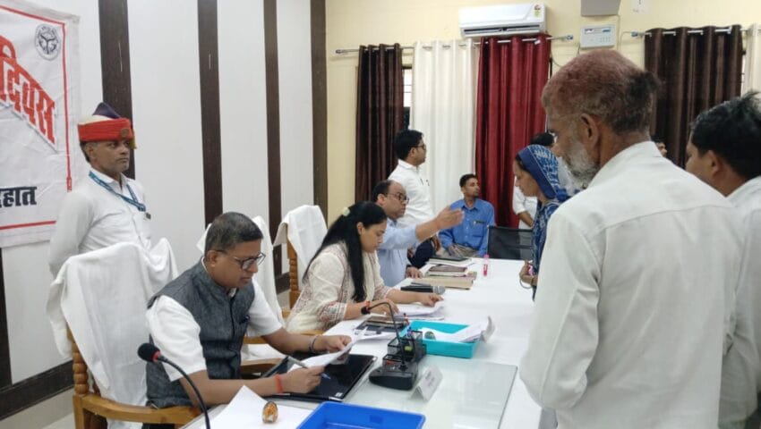 डीएम की अध्यक्षता में मैथा तहसील में आयोजित हुआ जिला स्तरीय सम्पूर्ण समाधान दिवस