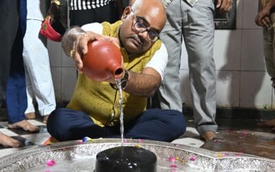 नागपंचमी पर जिलाधिकारी ने खेरेश्वर मंदिर में किया पूजा-अर्चना, सुरक्षा व्यवस्था परखी