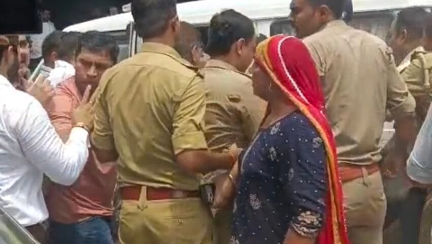 मांगों के समर्थन में धरना पंचायत करने वाले किसान संघर्ष मोर्चा के पदाधिकारियों को पुलिस ने हिरासत में लिया