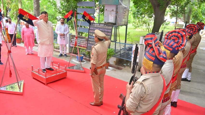 राष्ट्रगान के दौरान कार्यक्रम से निकलते दिखे सतीश महाना, वीडियो वायरल
