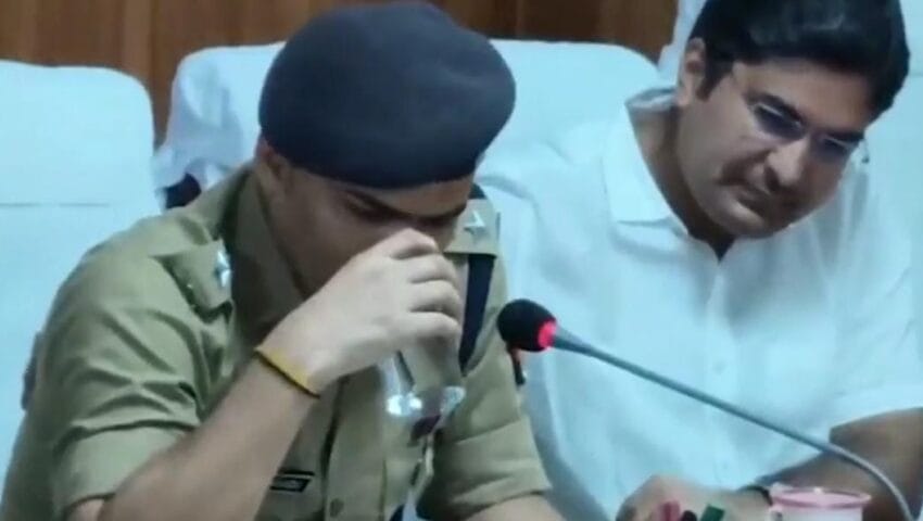 संभल : विदाई पर भावुक हुए SP केके बिश्नोई, पुलिसकर्मियों और DM की भी आंखें हुईं नम