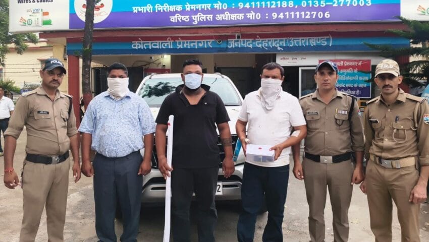 असलहा दिखाकर दबंगई करने वाले तीन गिरफ्तार