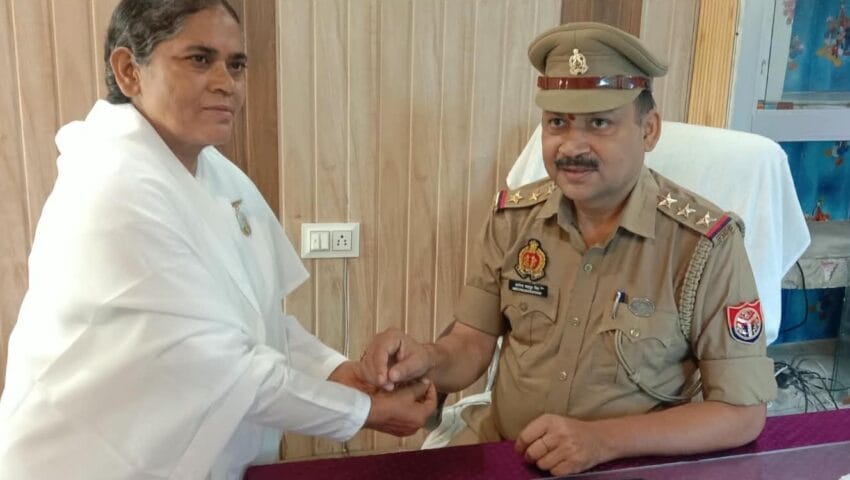 साईं किड्स एकेडमी की छात्राओं ने शिवली कोतवाली पुलिस को बांधी राखी