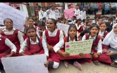 आजमगढ़ शिक्षकों की कमी से भड़का छात्र,Gen-Alpha का विरोध प्रदर्शन