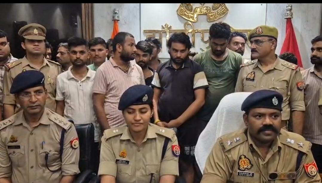 नकली पुलिस बनकर साइबर ठगी करने वाले 23 गिरफ्तार, 17 की तलाश जारी