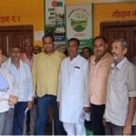 बकेवर सहकारी समिति पर किसानों को वितरित की गई पर्याप्त मात्रा में खाद