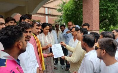 राजाराम पाल के खिलाफ एसडीएम को सौंपा गया ज्ञापन