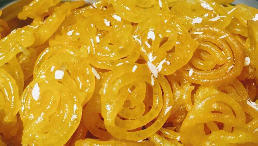 घर पर बनाएं एकदम कुरकुरी और रसदार जलेबी, जानिए बनाने का आसान तरीका