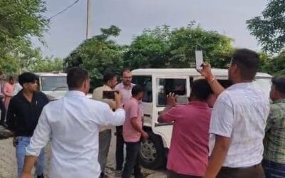 फर्रुखाबाद: बिजली कनेक्शन के नाम पर 10 हजार की रिश्वत लेते JE व SSO रंगे हाथ गिरफ्तार