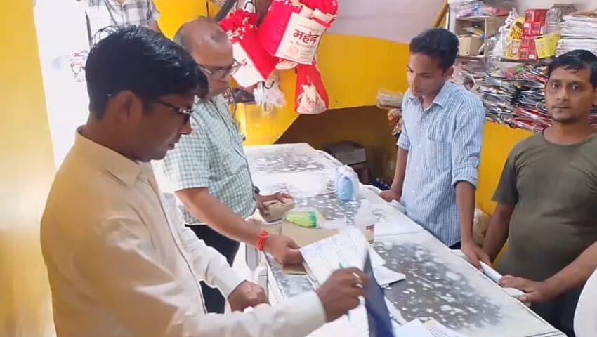 मैनपुरी : बेवर में खाद्य सुरक्षा विभाग की टीम ने की छापेमारी,हड़कंप