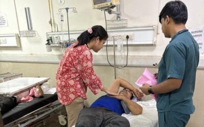 ईस्टर्न पेरिफेरल : कर्मचारियों से भरी बस पलटी, 14 घायल