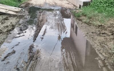 जल भराव से परेशान ग्रामीण, निकलना दूभरसमय से क्षेत्र की सफाई न होने से नालियां हुई जाम, सड़कों पर भर रहा पानी