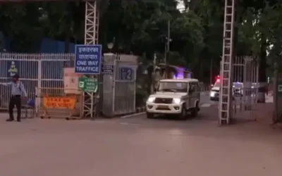 जेपी नड्डा से दिल्ली सीएम रेखा गुप्ता ने एम्स में की मुलाकात, लिया हालचाल