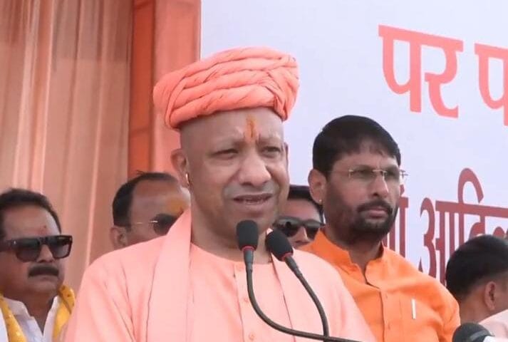 मथुरा में CM योगी का बड़ा बयान,सनातन को मिटाने का दुस्साहस करने वाले खुद मिट्टी में मिल गए