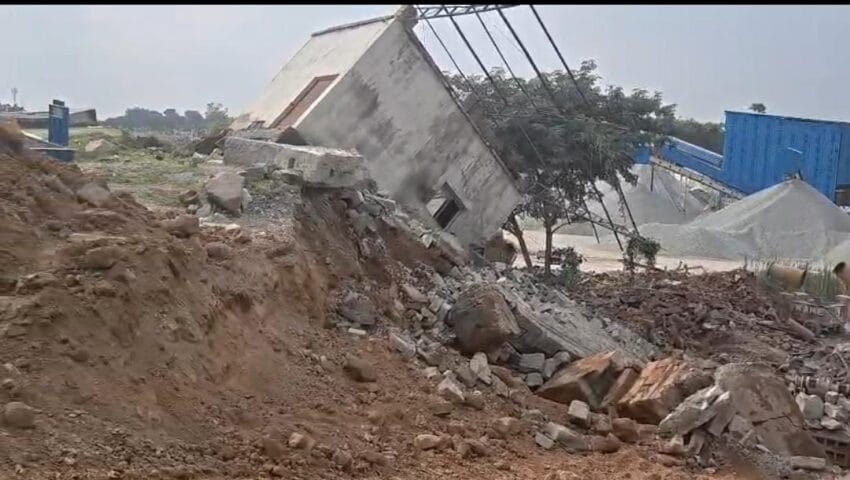 क्रशर प्लांट में बड़ा हादसा, मशीन का भारी हिस्सा गिरने से चार मजदूरों की मौत