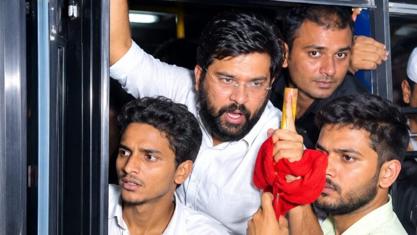 सत्य निकेतन हादसा : ABVP का प्रदर्शन, राष्ट्रीय महासचिव डॉ. वीरेंद्र सिंह सोलंकी हिरासत में