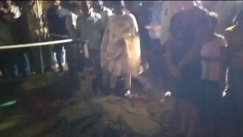 बुलंदशहर: जर्जर दीवार गिरने से दादी-पोती की मौत, परिवार में मचा कोहराम