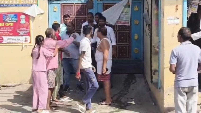 बिजली चोरी पकड़ने गई टीम पर हमला, अवर अभियंता को जमीन पर गिराकर पीटा