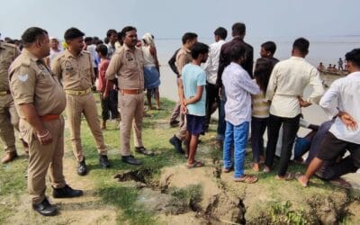 घाघरा नदी में नाव पर बैठे युवक को घड़ियाल ने खींचा, तलाश जारी