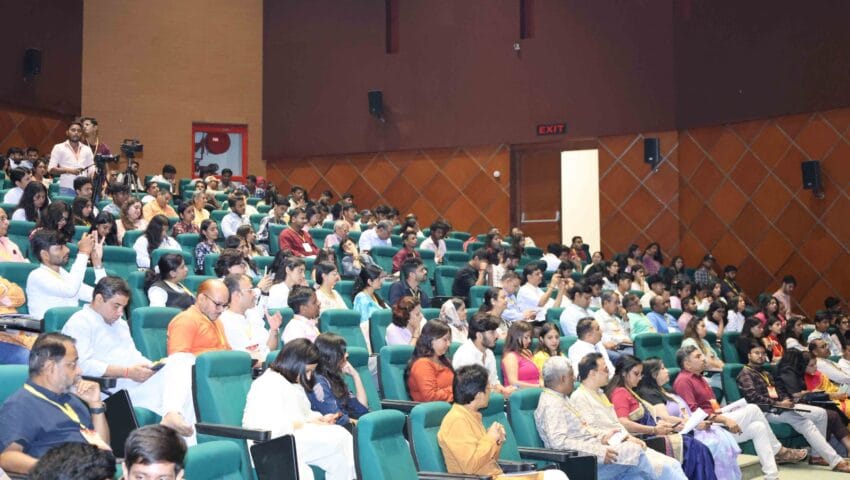 नारी सम्मान से सशक्त भारत, नवाचार से युवा गढ़ रहे नया भारत