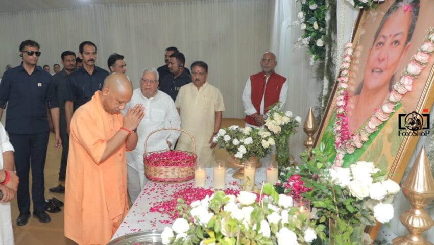 पूर्व राज्यपाल कलराज मिश्र के घर पहुंचे मुख्यमंत्री योगी, पत्नी के निधन पर जताया शोक