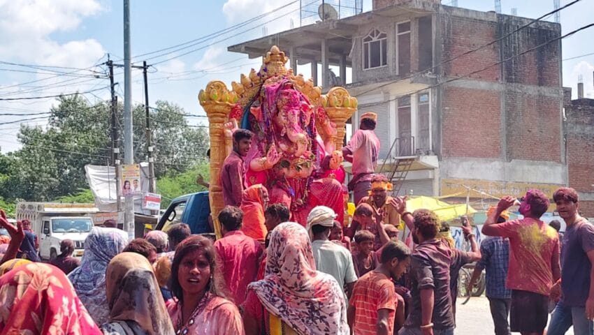 शिवली कस्बे में धूमधाम से विसर्जित किए गए गजानन
