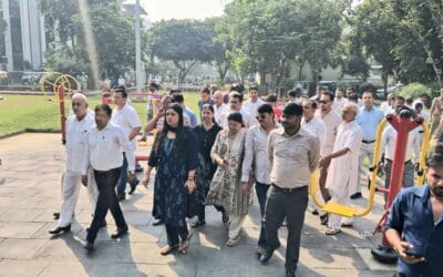 सेक्टर बीटा-एक में डीएम ने किया निरीक्षण, पौधारोपण के साथ सुनीं आरडब्ल्यूए की समस्याएं