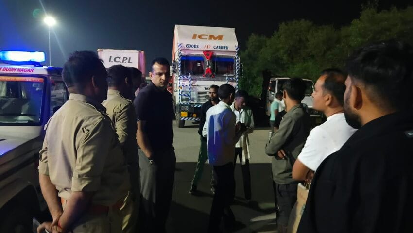 यमुना एक्सप्रेसवे पर स्लीपर बस बनी आग का गोला, नौ यात्रियों की मौत; खिड़की से कूदकर कई यात्रियों ने बचाई जान