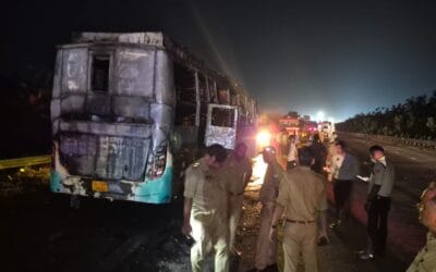सास के अंतिम संस्कार को निकली रेखा, यमुना एक्सप्रेसवे पर पति को खो दिया