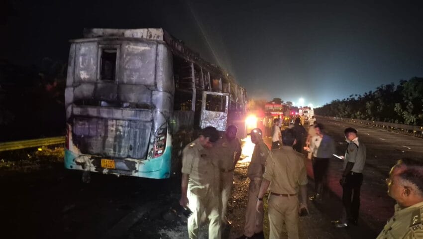 सास के अंतिम संस्कार को निकली रेखा, यमुना एक्सप्रेसवे पर पति को खो दिया