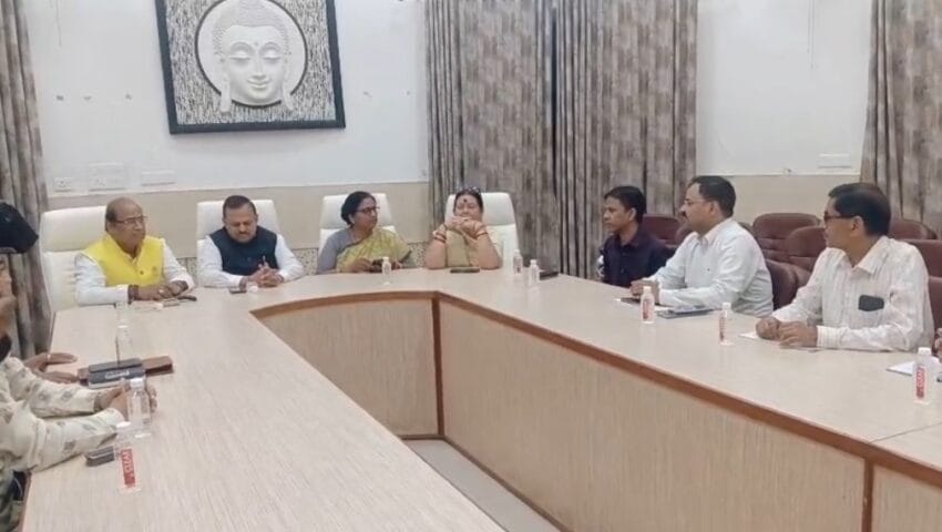 कानपुर महापौर ने सीएम ग्रिड की बैठक में अधिकारियों पर भड़कीं,कहा-पैसों की कोई कमी नहीं,फिर देरी क्यों?