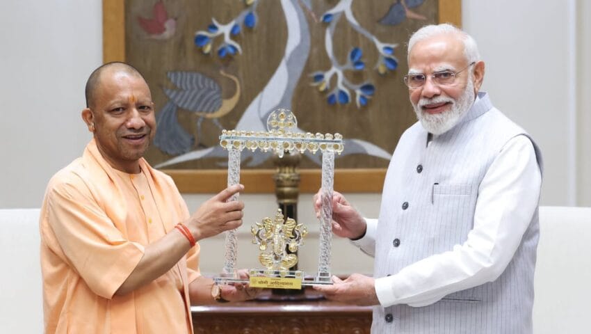 दिल्ली में PM मोदी से मिले CM योगी,करीब 1 घंटे तक चली बैठक