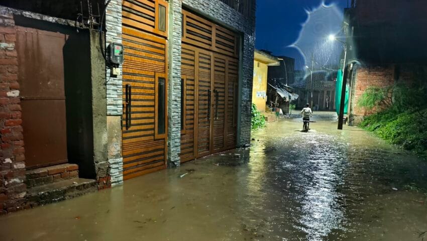 48 घंटे की बारिश से शिवली में तबाही, गलियां बनीं झील, घर-दुकानों में घुसा पानी