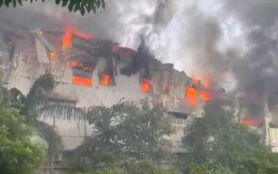 रामपुर दोराहे पर हैंडीक्राफ्ट फैक्टरी में भीषण आग, 15 से अधिक दमकल वाहन जुटे