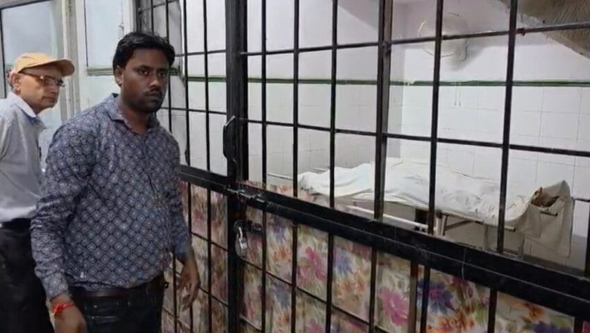 संभल में दर्दनाक सड़क हादसा, ट्रैक्टर-ट्रॉली पलटने से तीन महिलाओं की मौत, 12 घायल