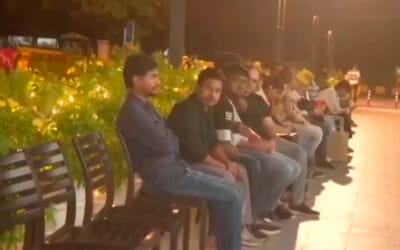 iPhone 18 Pro की बिक्री से पहले Apple Store के बाहर उमड़ी भीड़, सुबह से कतार में नजर आए ग्राहक