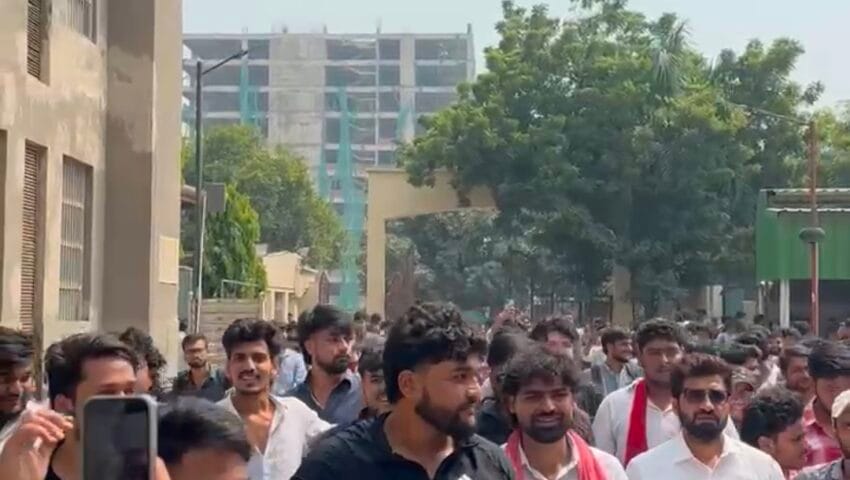 जीएल बजाज में एमबीए दाखिले को लेकर छात्रों का हंगामा, ग्रेटर नोएडा कैंपस में सीट नहीं मिलने पर प्रदर्शन