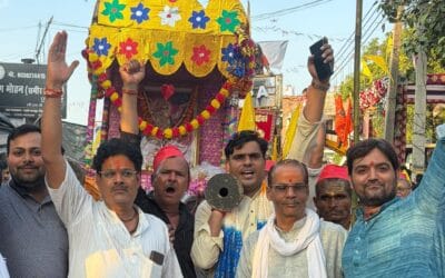 बुढ़वा मंगल के अवसर पर मैथा में निकाली गई शोभायात्रा धूमधाम
