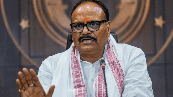 डिप्टी सीएम बृजेश पाठक ने की बड़ी कार्रवाई, 26 सरकारी डाक्टर बर्खास्त, नौ पर विभागीय कार्रवाई के दिए आदेश