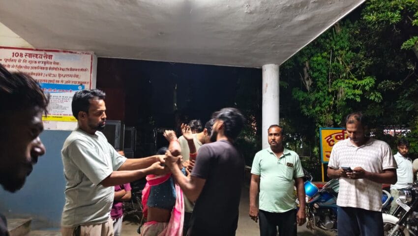 गड्ढे में पहिया जाने से पलटे ई रिक्शा में दबने से युवक की मौत