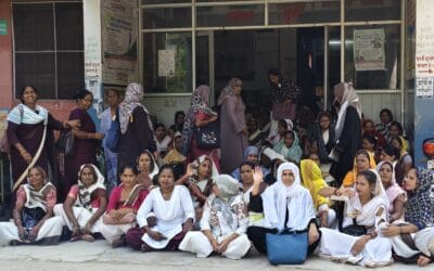 मानदेय वृद्धि की मांग को लेकर आशाओं का कार्य बहिष्कार, सीएचसी गेट पर दिया धरना