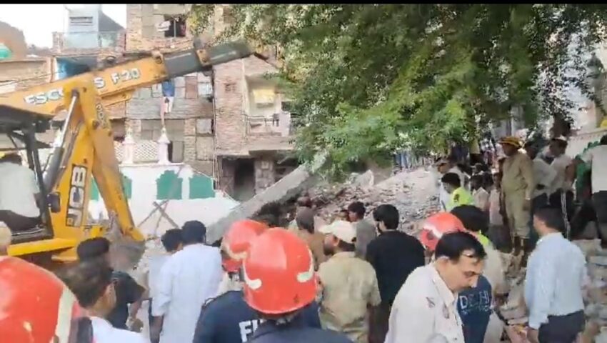 दिल्ली के सीमापुरी में 5 मंजिला बिल्डिंग भरभराकर गिरी,कई लोगों के दबे होने की आशंका
