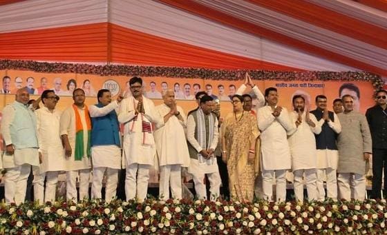 यूपी चुनाव से पहले सपा को बड़ा झटका! सपा के 3 बागी विधायक बीजेपी में शामिल
