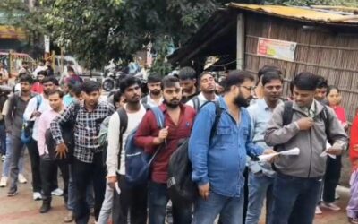 प्रदेश के 60 जिलों में 1,372 केंद्रों पर पीईटी परीक्षा जारी, सघन तलाशी के बाद अभ्यर्थियों को मिला प्रवेश