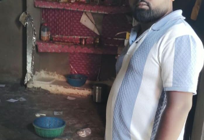 अज्ञात चोरों ने खाली पड़े घर और स्कूल को बनाया निशाना, हजारों रुपये का माल किया पार
