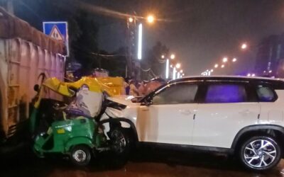 तेज रफ्तार कार ने दो आटो को मारी टक्कर, मालवाहक वाहन भी चपेट में आया